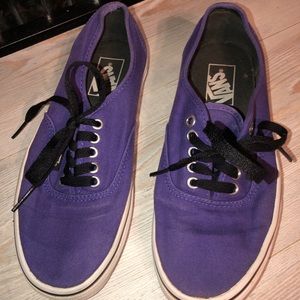 Vans Low Top Men's 6.5 Women’s 8 purple Smoke Free